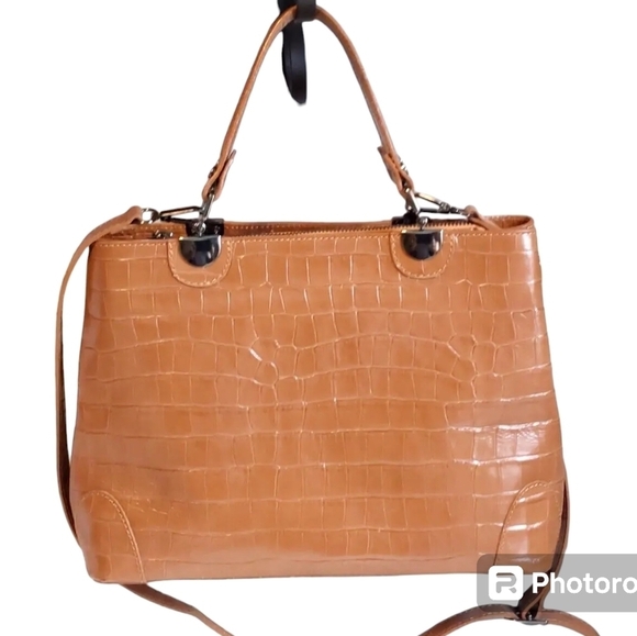 Divina Firenze Handbags - HP. Made in Italy Divina Firenze Embossed Alligator Leather 2-Way Bag